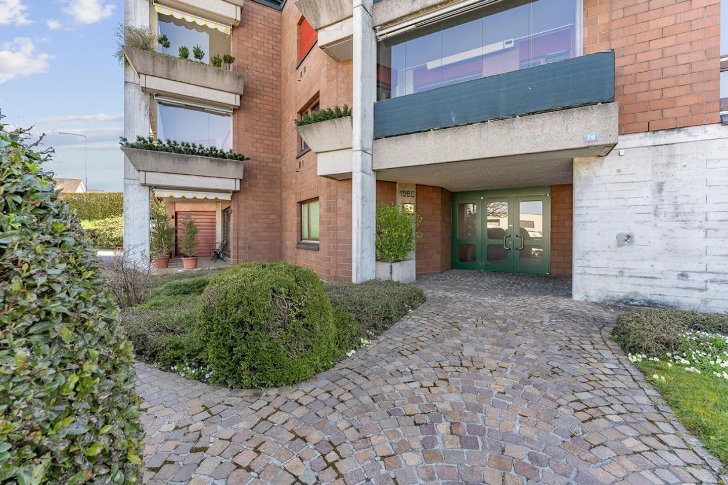 Appartement 2.5 pièces rénové avec style au 1er étage dans un emplacement central... - Photo 2 sur 10