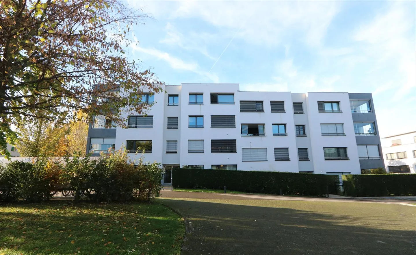 Four-room apartment with balconies in Collonge-Bellerive - Photo 2 of 3