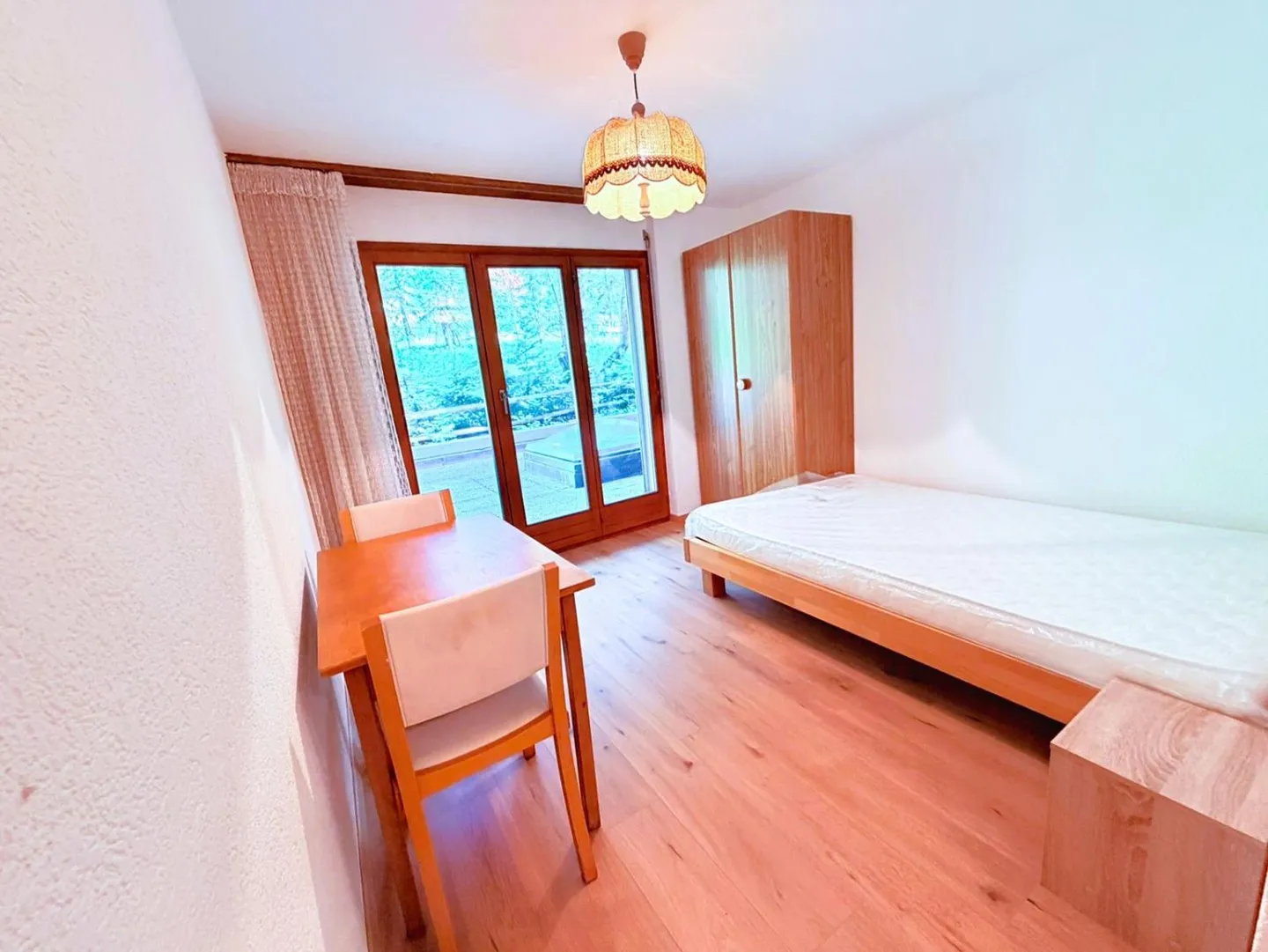 Appartement agréable de 1,5 pièce rénové (sol, murs, etc.) - Idéalement situé au cœur de Montana - Emplacement très calme - Photo 2 sur 10