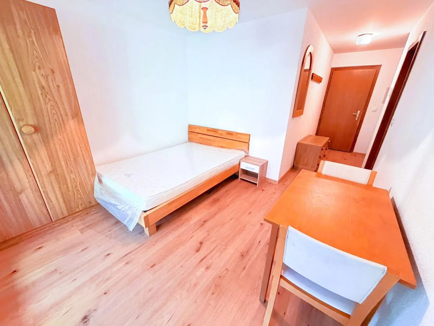 Appartement agréable de 1,5 pièce rénové (sol, murs, etc.) - Idéalement situé au cœur de Montana - Emplacement très calme - Photo 4 sur 10