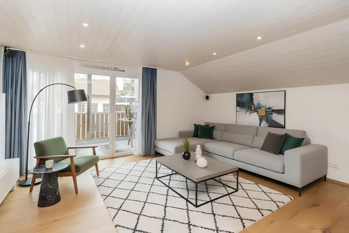 5.5-room maisonette apartment with sunny balcony and modern furnishings - Photo 3 of 10