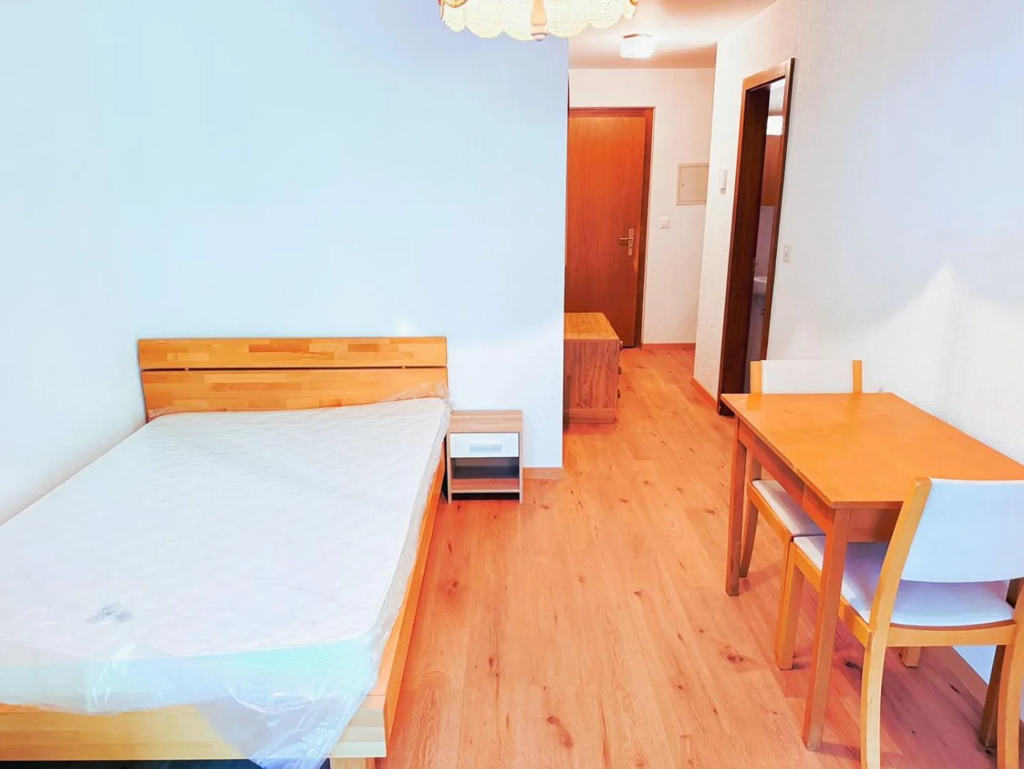 Appartement agréable de 1,5 pièce rénové (sol, murs, etc.) - Idéalement situé au cœur de Montana - Emplacement très calme - Photo 3 sur 10