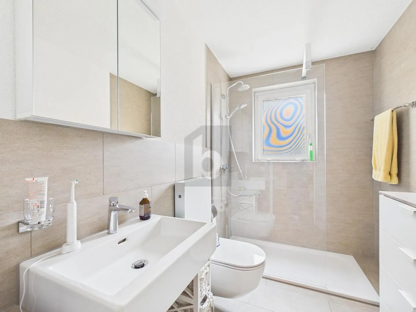 EMPLACEMENT CENTRAL AVEC ESPACE DE JARDIN - Photo 3 sur 6