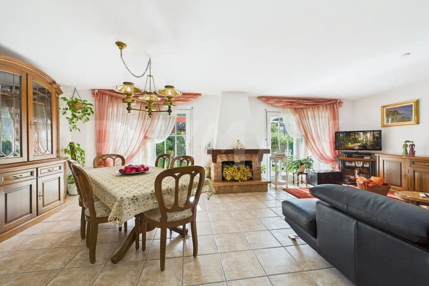 Casa bifamiliare elegante con bellissimo giardino a Bedano - Foto 3 di 13