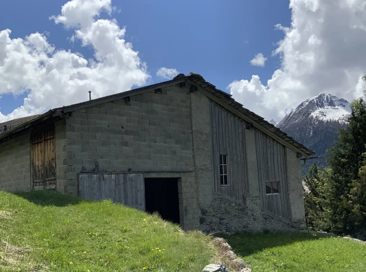 Two barns to renovate with building permit - Photo 1 of 9