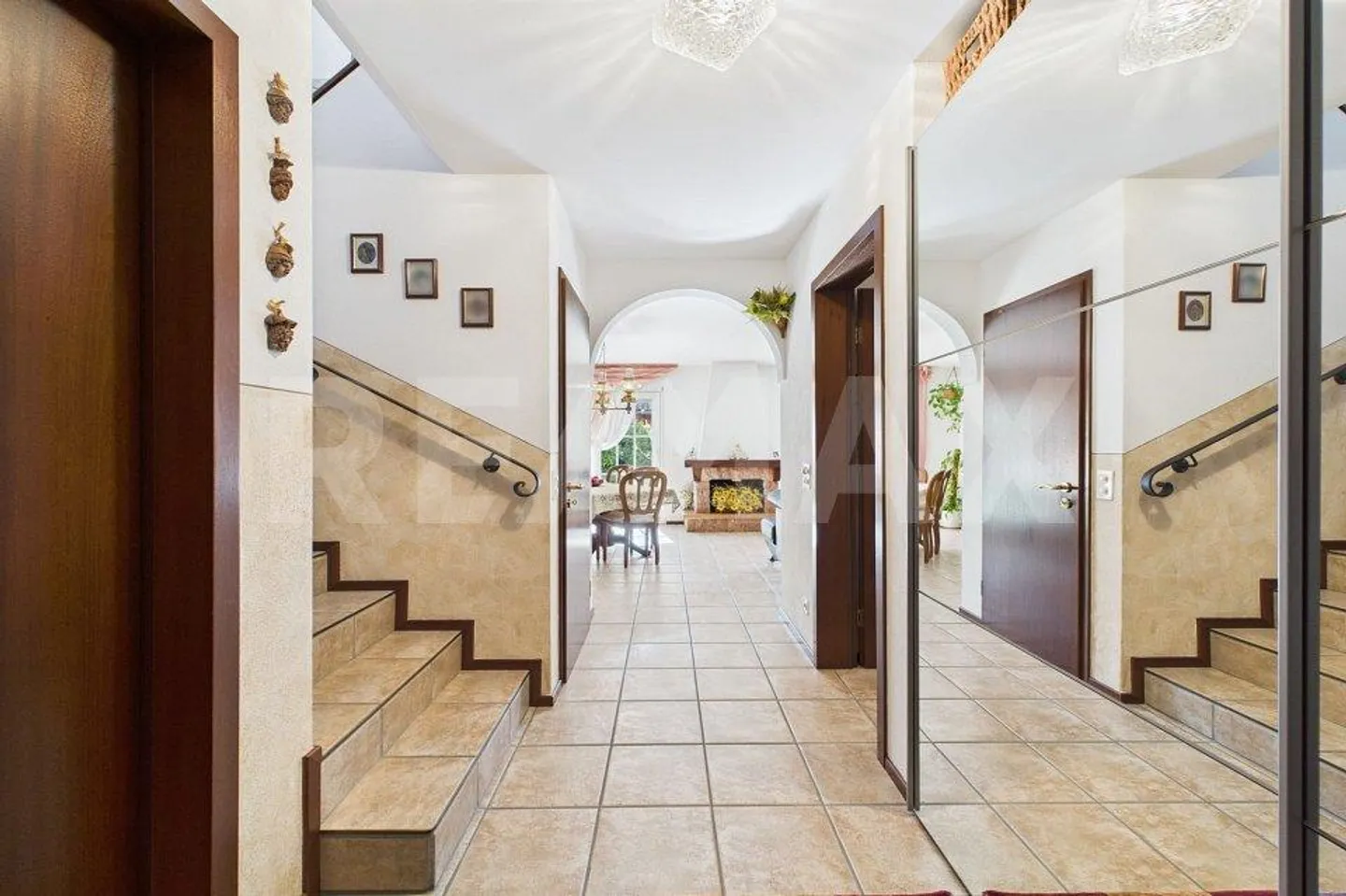 Casa bifamiliare elegante con bellissimo giardino a Bedano - Foto 12 di 13