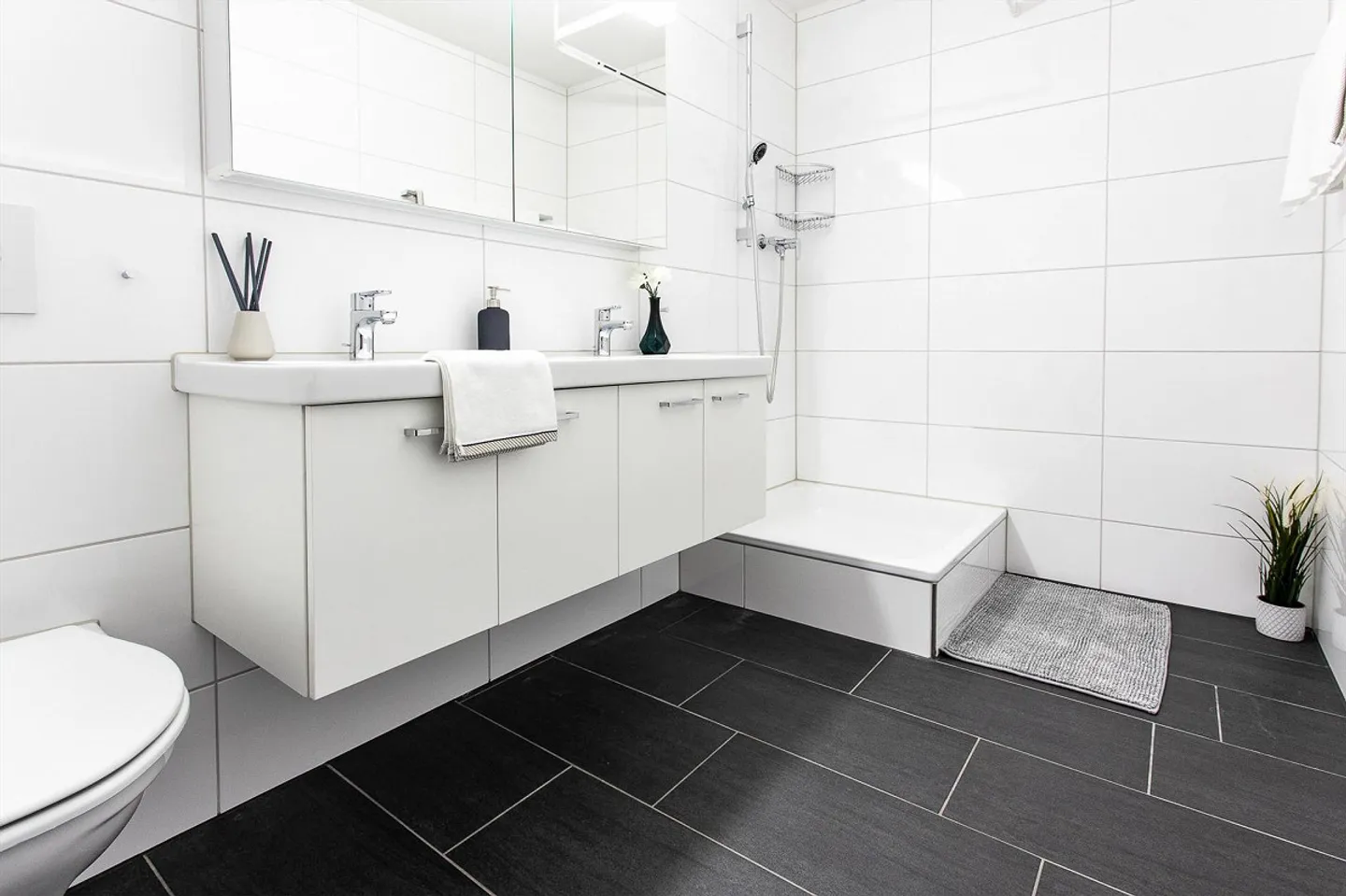 Stylish Single Apartment - Photo 4 of 7