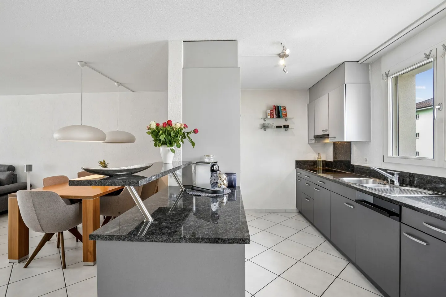 Appartement spacieux 4.5 pièces - Photo 3 sur 13