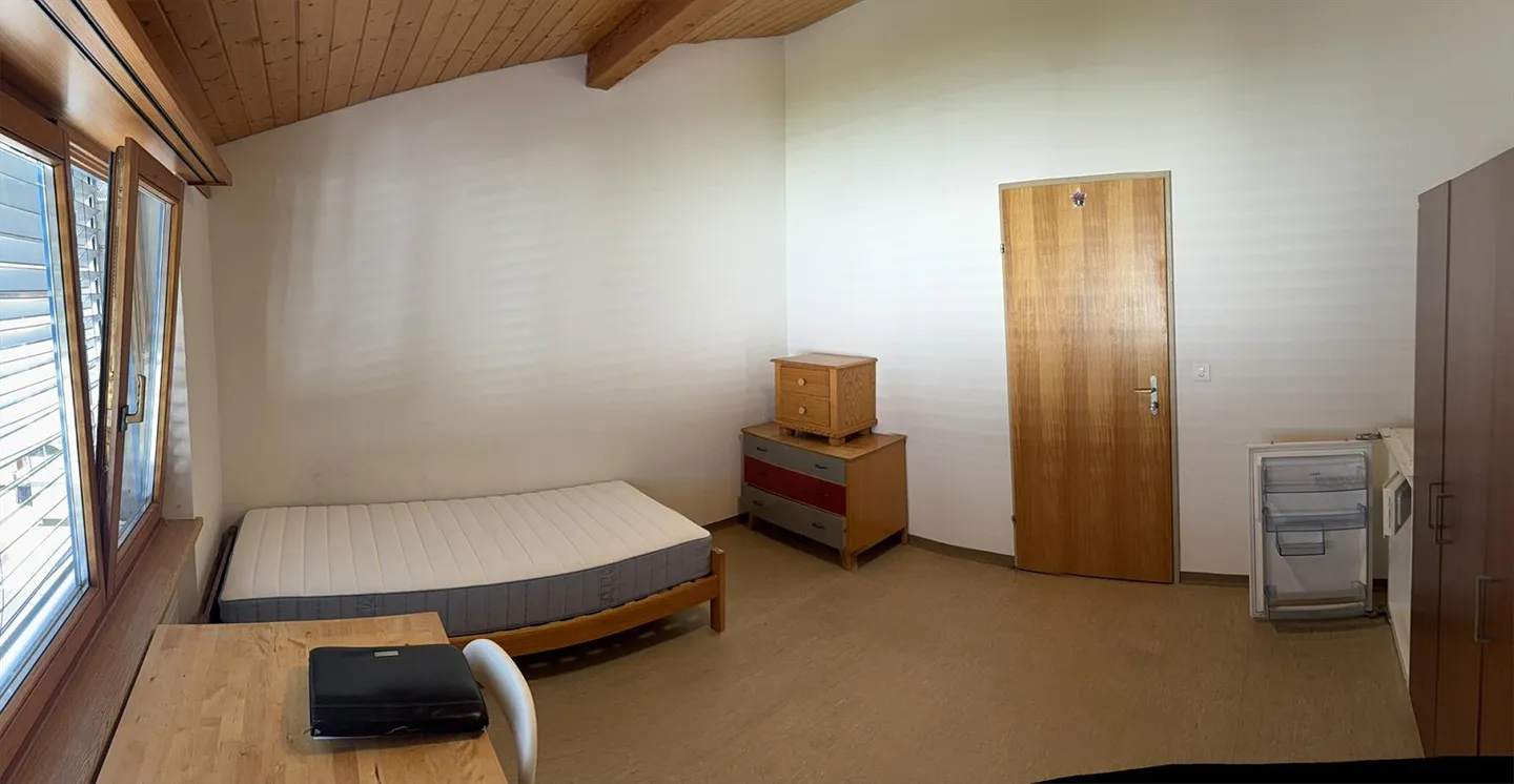 Grande chambre meublée à Sissach près du parc Ebenrain - Photo 2 sur 2