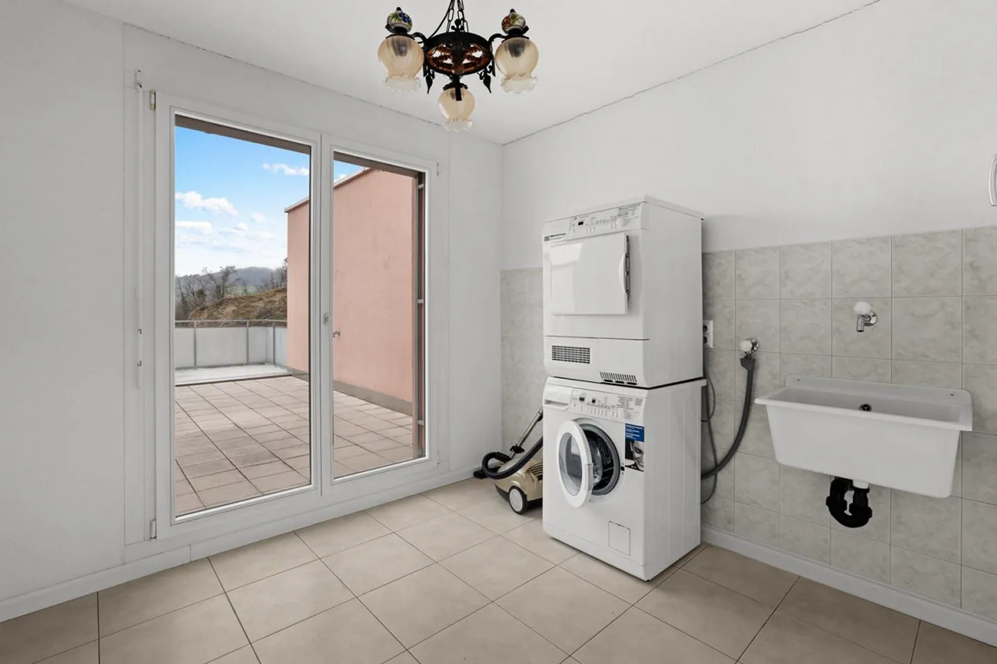 BAIGNÉ DE LUMIÈRE ET CHARMANT, AVEC VUE PANORAMIQUE - Photo 12 sur 14