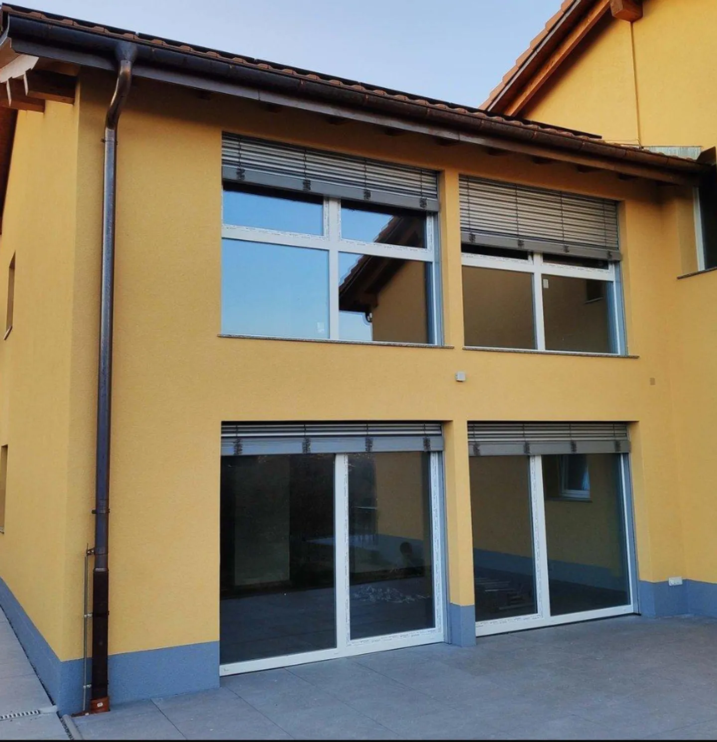 Maison contiguë 6.5 pièces - Photo 3 sur 10