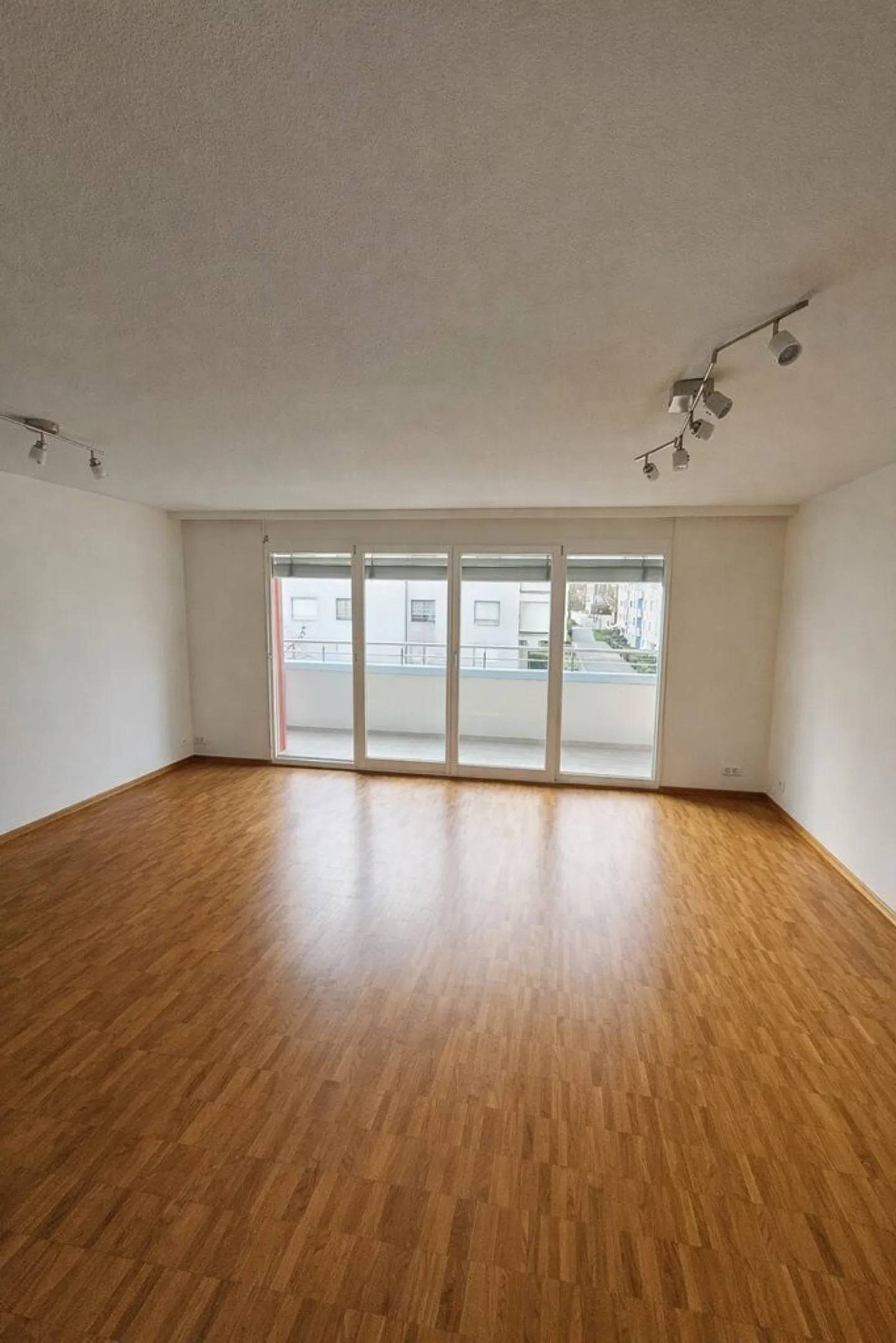 Beautiful 5.5-room apartment in a family neighborhood - Photo 1 of 7