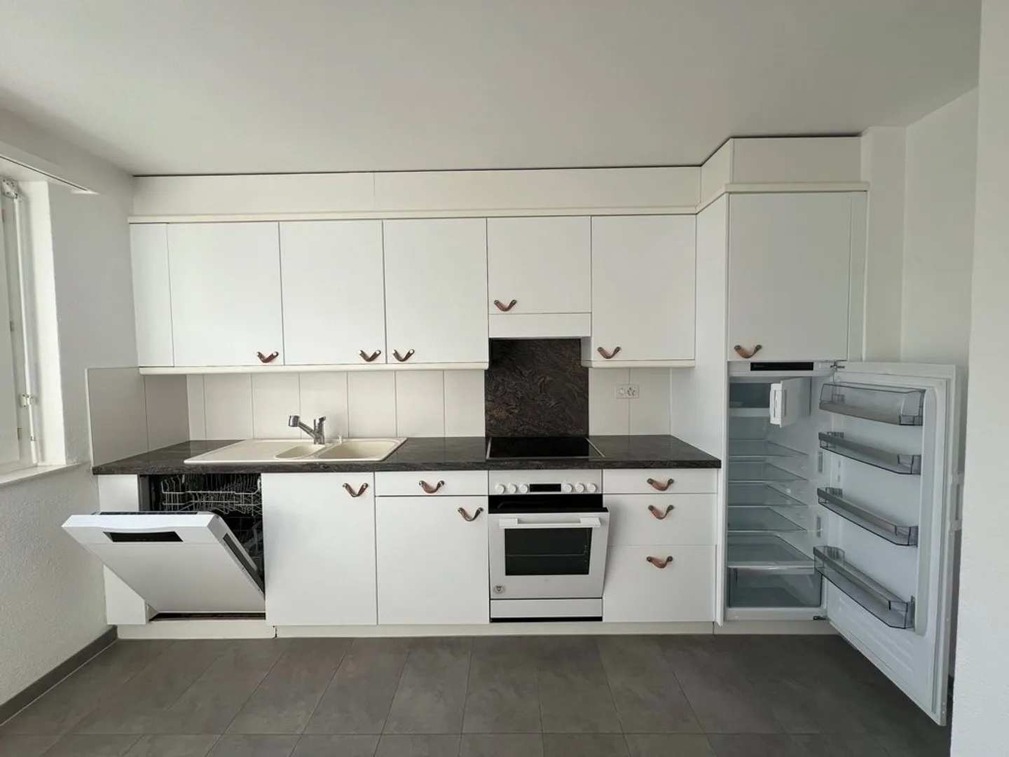 Spacious apartment in a quiet and green neighborhood - Photo 2 of 10