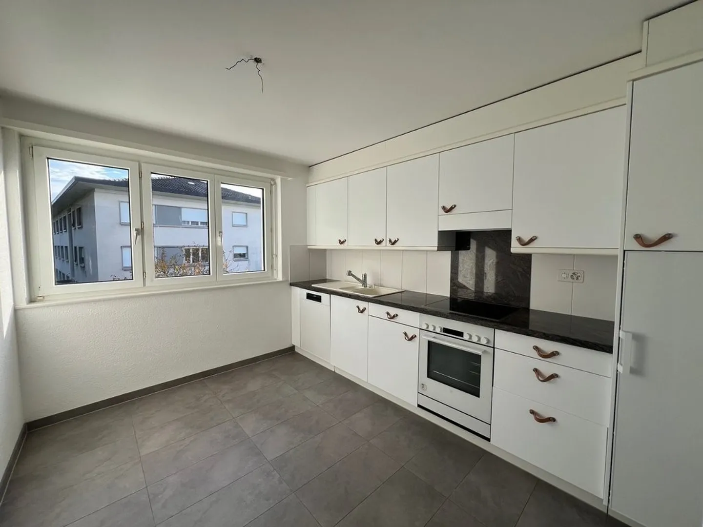 Spacious apartment in a quiet and green neighborhood - Photo 1 of 10