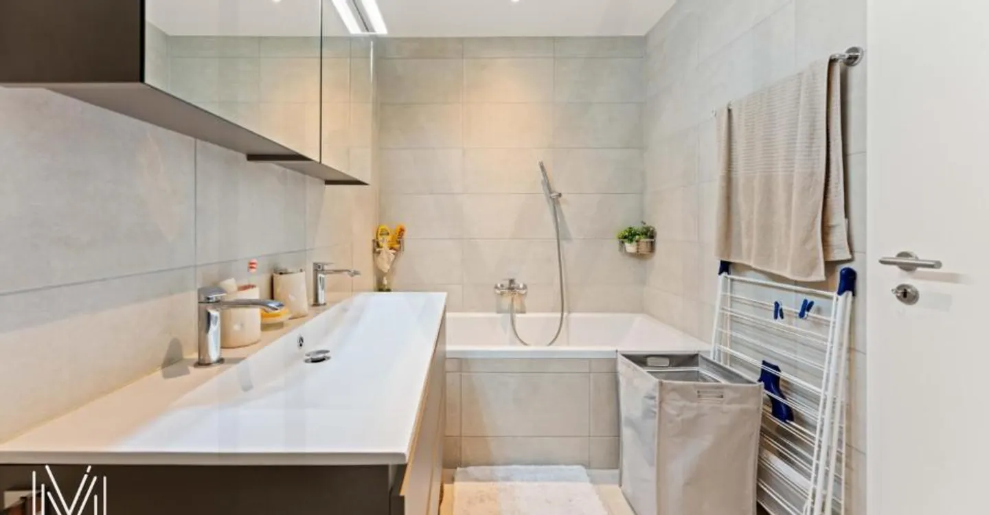 Magnificent 4.5-room apartment on the top floor - Photo 11 of 12