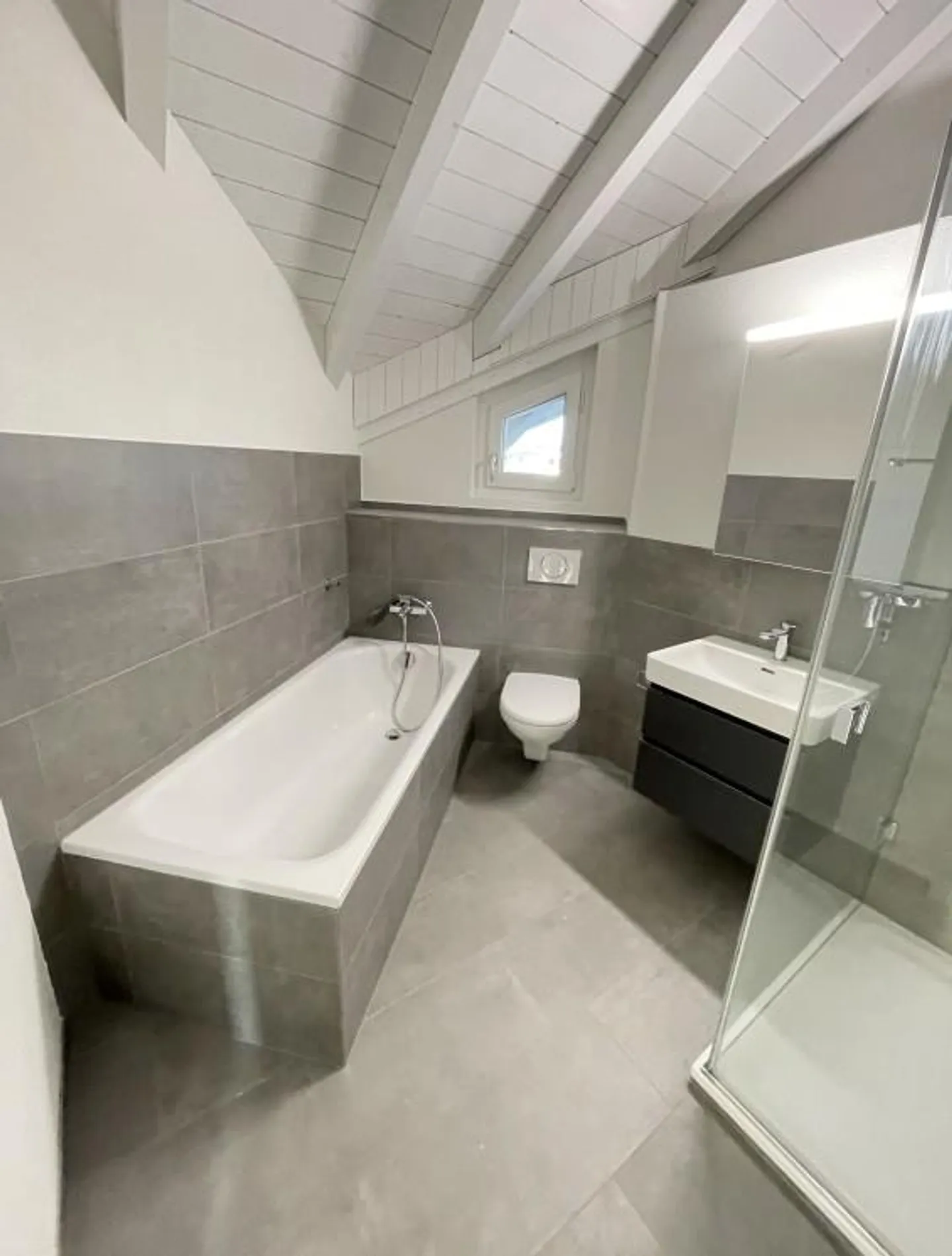 Charming Attic Apartment! - Photo 4 of 10