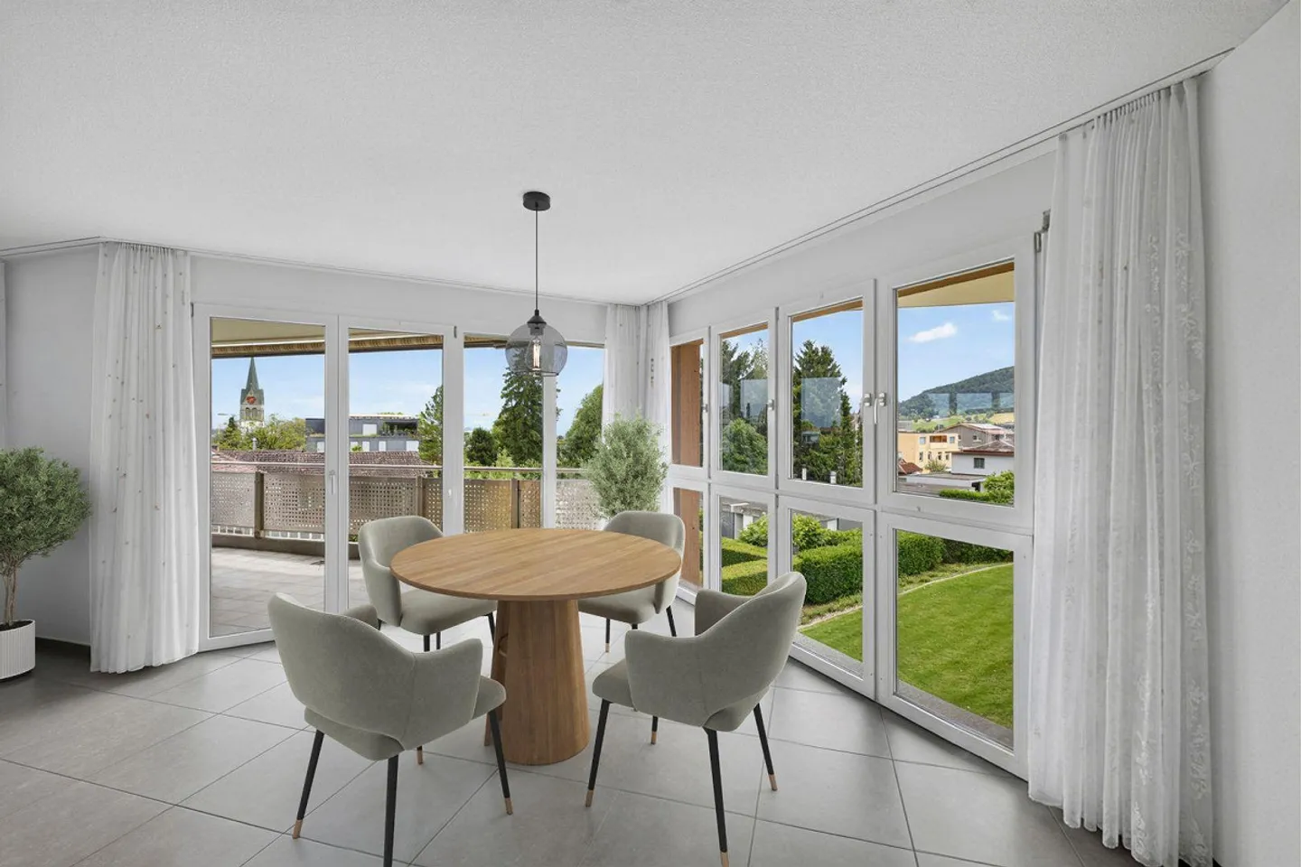 Vivre tranquillement, vivre au centre – balcon ensoleillé avec belle vue - Photo 3 sur 12
