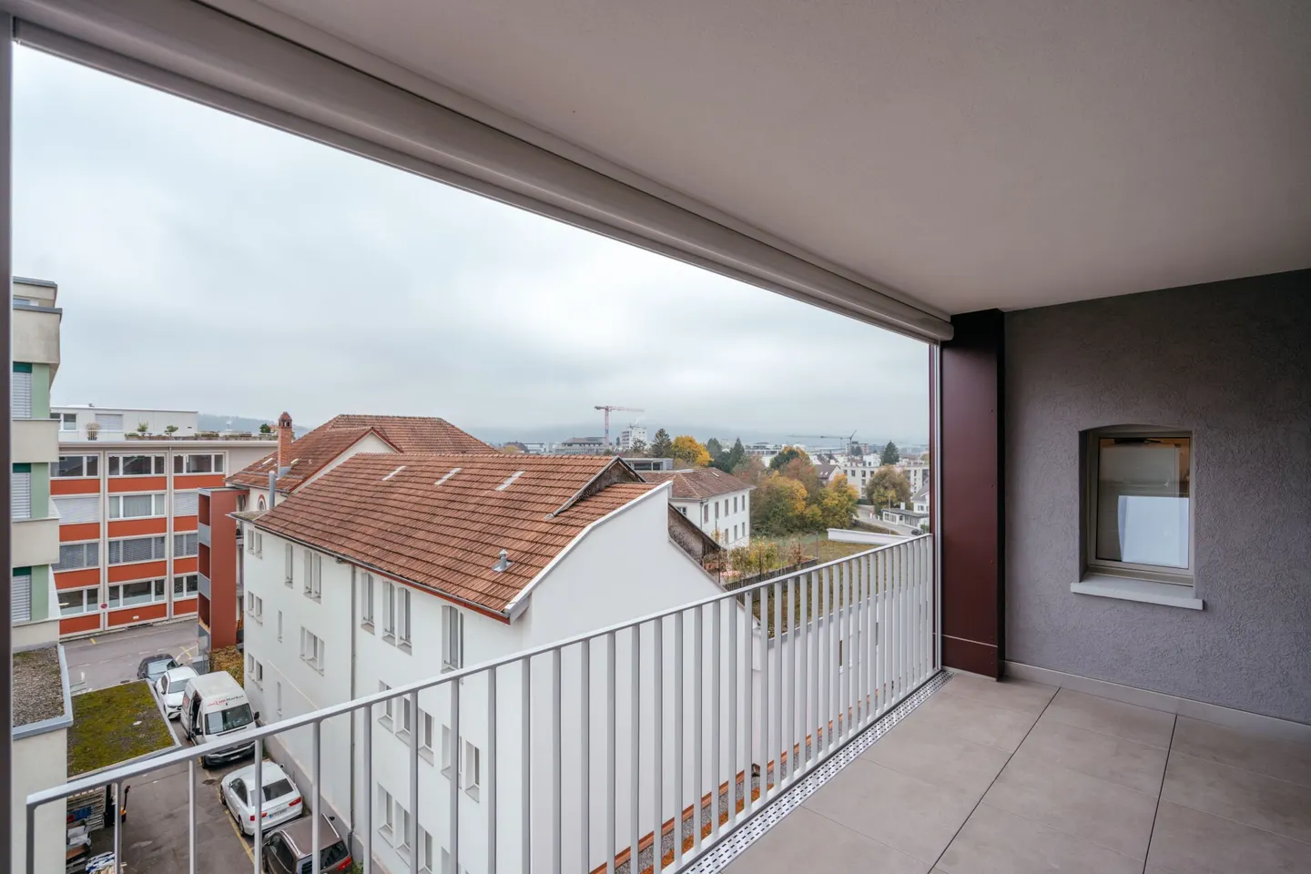 Charmante maisonette de 5 pièces avec galerie, terrasse sur le toit et loggia - Photo 11 sur 28