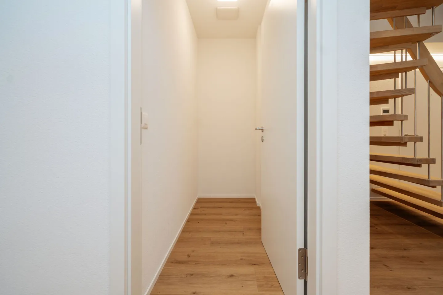 Charmante maisonette de 5 pièces avec galerie, terrasse sur le toit et loggia - Photo 17 sur 28