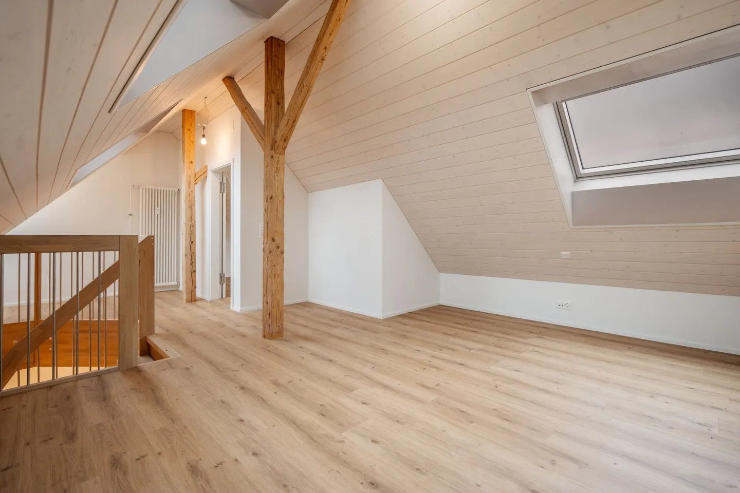 Charmante maisonette de 5 pièces avec galerie, terrasse sur le toit et loggia - Photo 19 sur 28