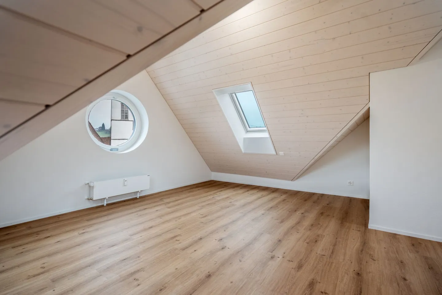 Charmante maisonette de 5 pièces avec galerie, terrasse sur le toit et loggia - Photo 20 sur 28