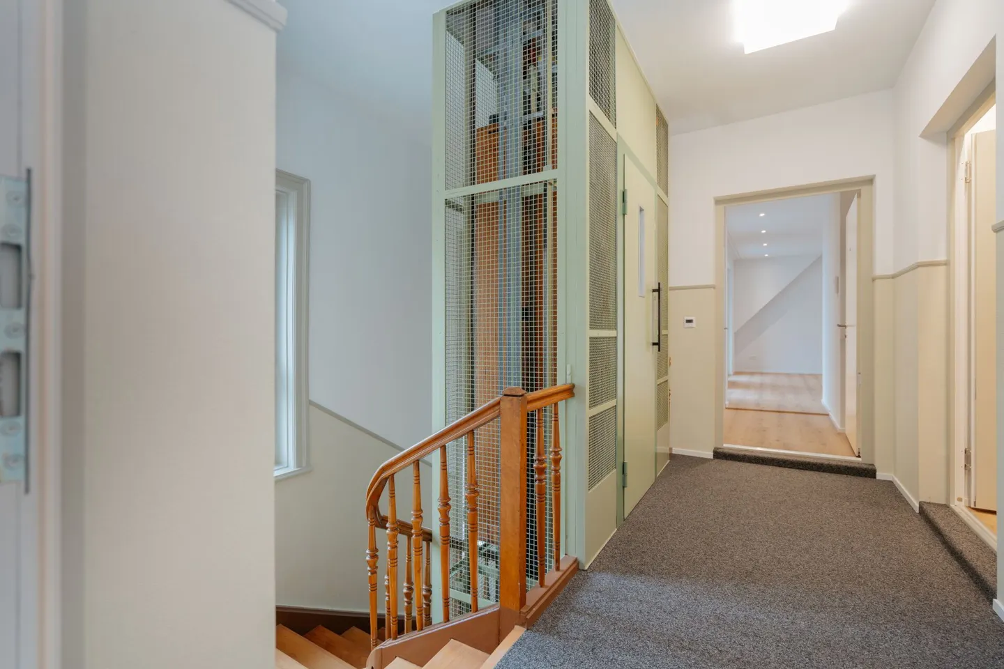 Charmante maisonette de 5 pièces avec galerie, terrasse sur le toit et loggia - Photo 24 sur 28