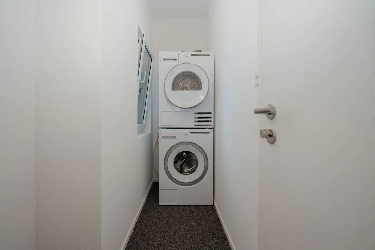 Charmante maisonette de 5 pièces avec galerie, terrasse sur le toit et loggia - Photo 25 sur 28