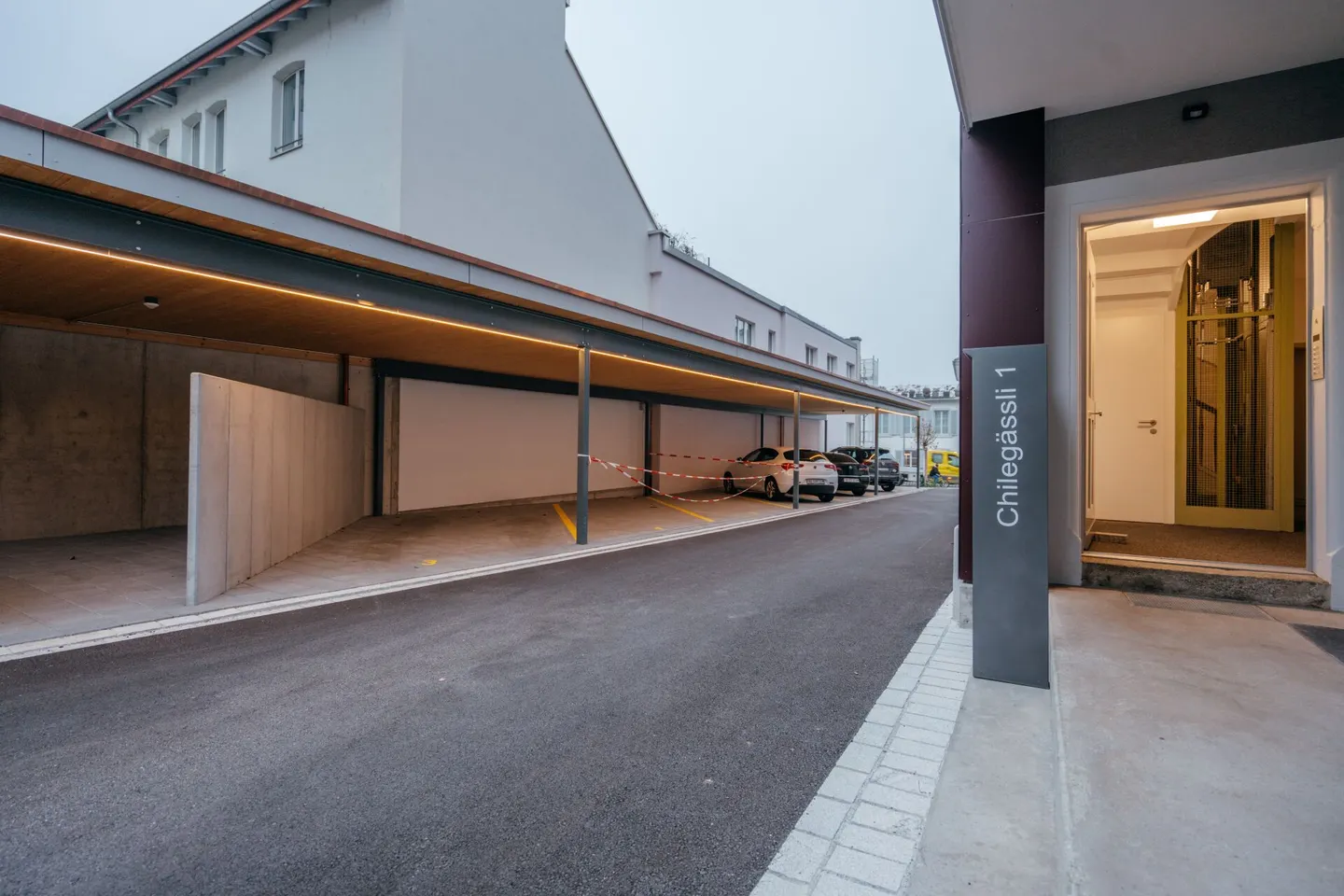 Charmante maisonette de 5 pièces avec galerie, terrasse sur le toit et loggia - Photo 27 sur 28