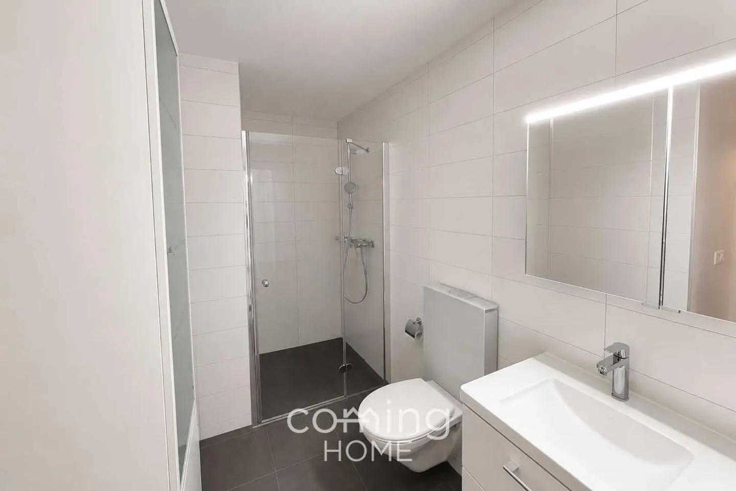 Modern 4.5 room apartment in Brig-Glis with balcony and mountain view - Photo 10 of 13