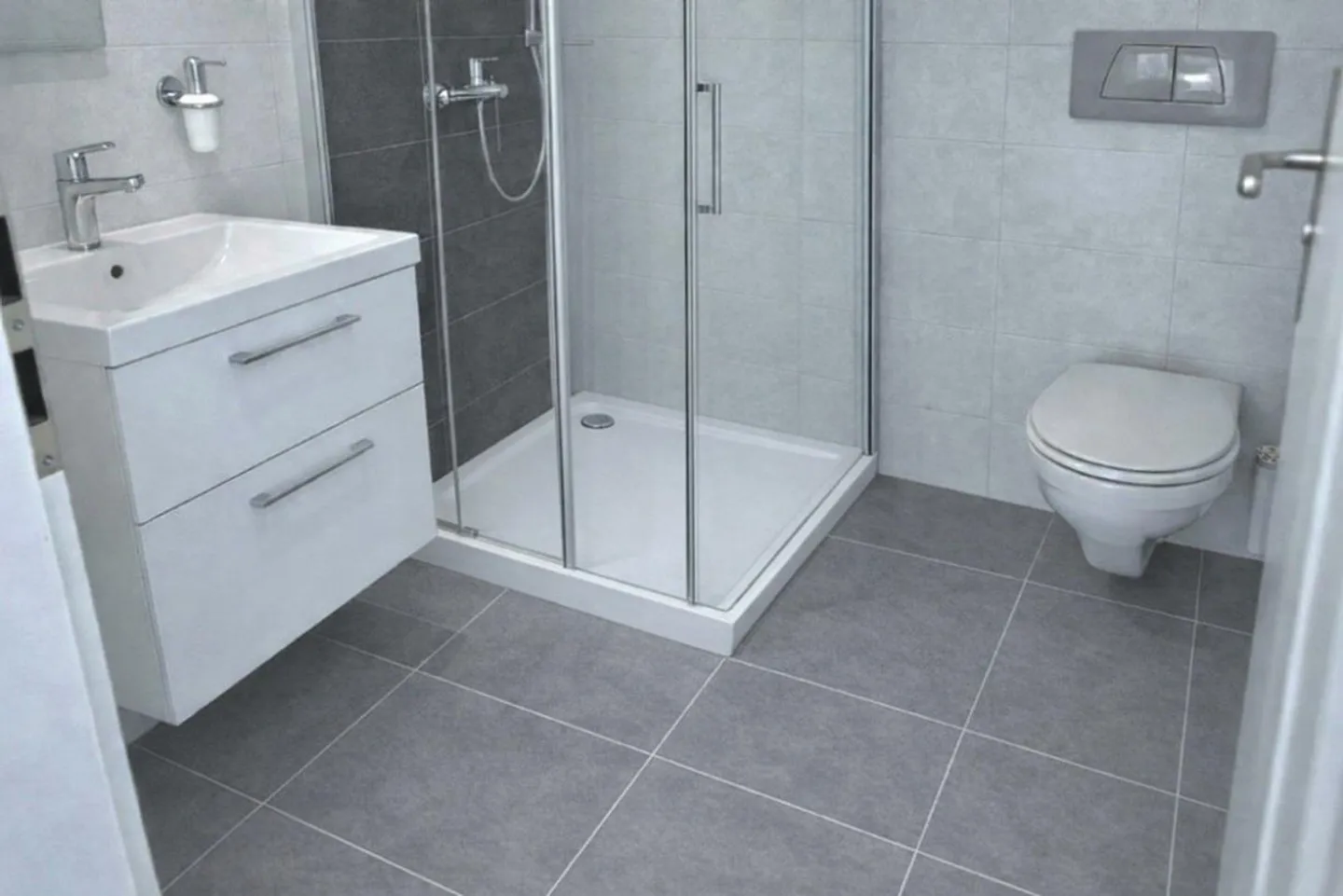 Prima locazione dopo ristrutturazione – Moderno appartamento di 5,5 stanze con vista montagna - Foto 10 di 16