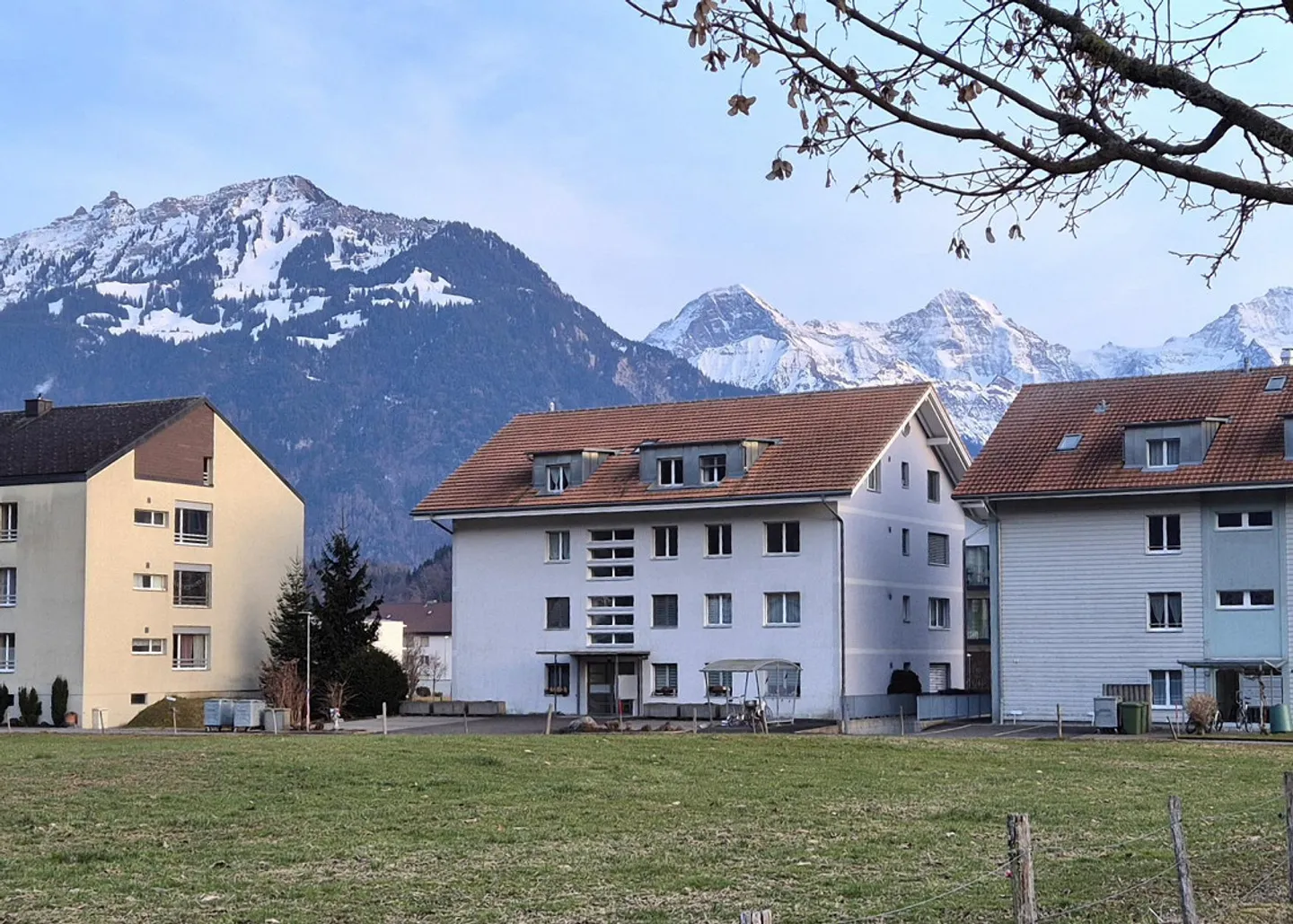 Prima locazione dopo ristrutturazione – Moderno appartamento di 5,5 stanze con vista montagna - Foto 15 di 16