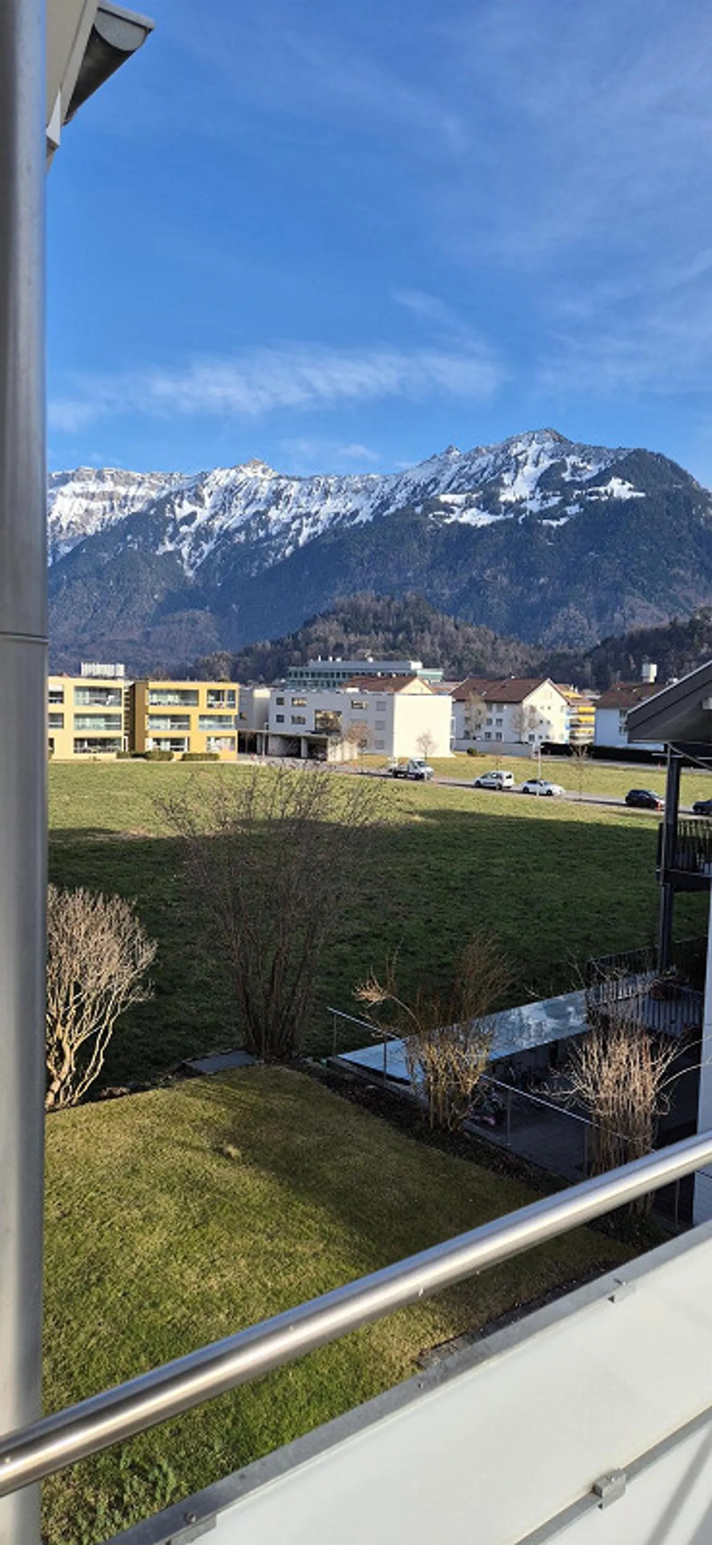 Prima locazione dopo ristrutturazione – Moderno appartamento di 5,5 stanze con vista montagna - Foto 16 di 16