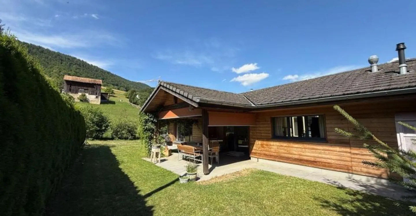 The Art of Living Naturally: A Timeless Residence in Perrefitte - Photo 4 of 13