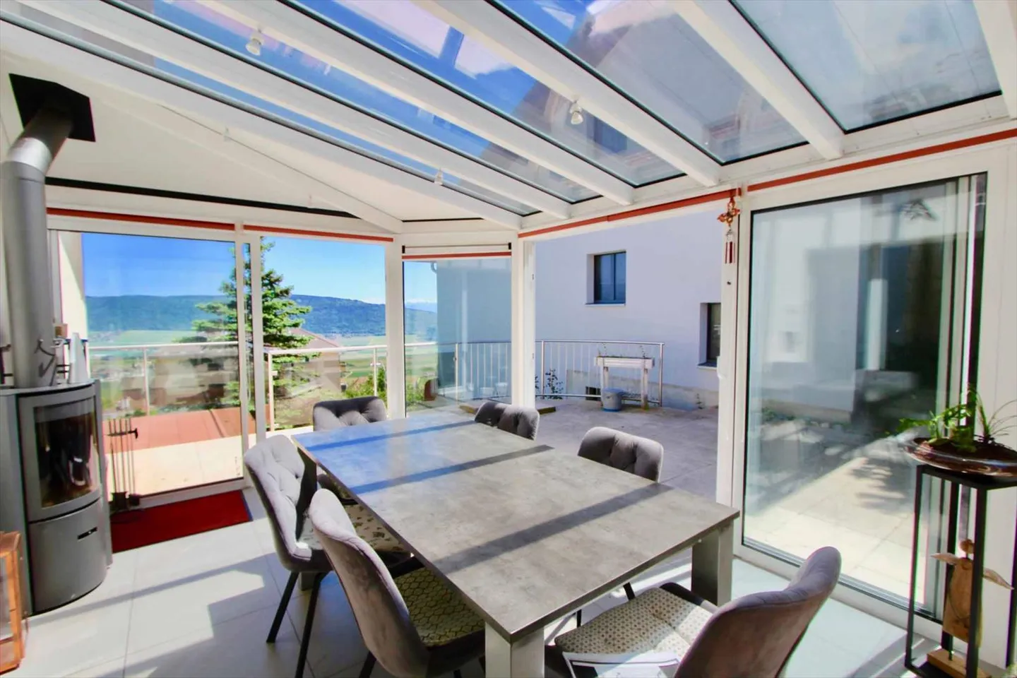 Charmante Villa mit Panoramablick auf die Alpen - Foto 3 von 10