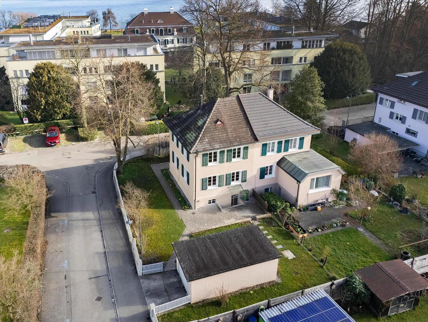 Casa bifamiliare con grande giardino - Foto 1 di 10