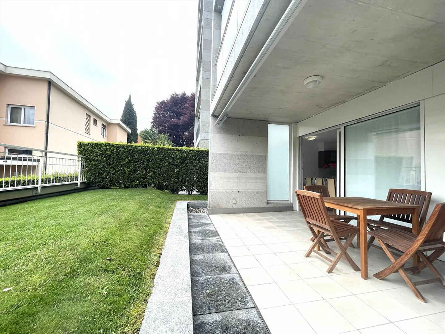 APPARTEMENT MEUBLÉ 3.5 PIÈCES AVEC JARDIN PRIVÉ - Photo 6 sur 13