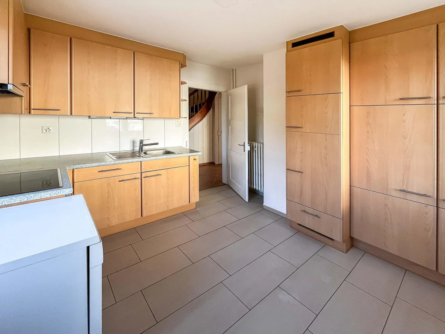 Casa bifamiliare con grande giardino - Foto 7 di 10