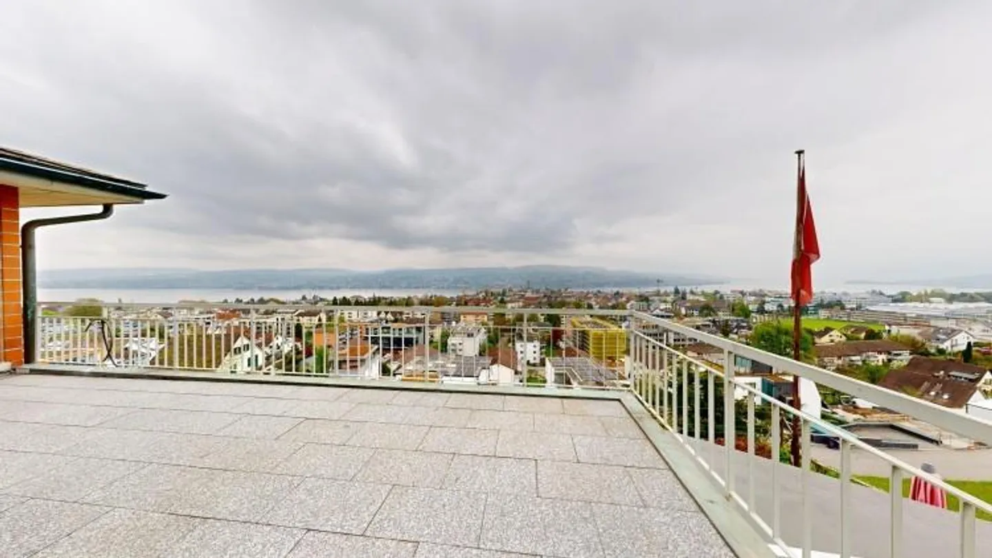 Charming 5-room apartment with lake view in Thalwil - Photo 1 of 10