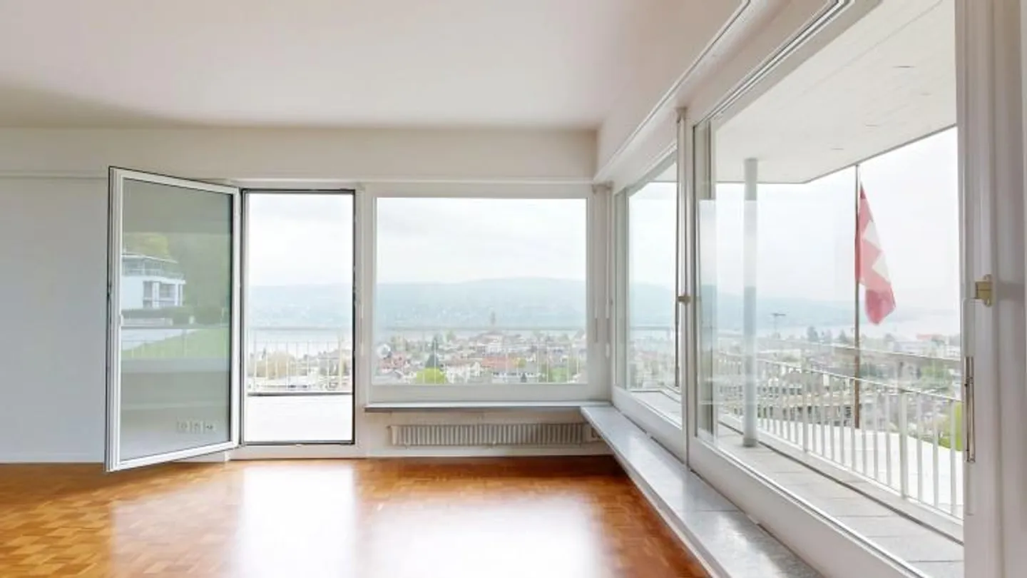 Charming 5-room apartment with lake view in Thalwil - Photo 2 of 10