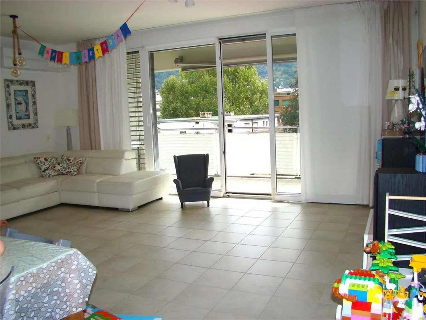 Molino Nuovo, modern and spacious 4.5 rooms with open view - Photo 1 of 13
