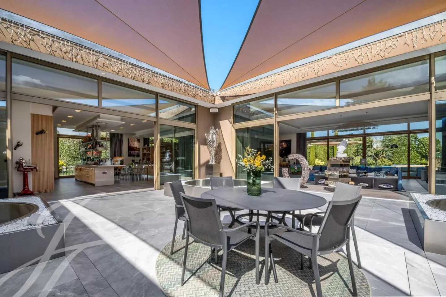 Außergewöhnliche Villa in Plan-les-Ouates - Foto 9 von 13