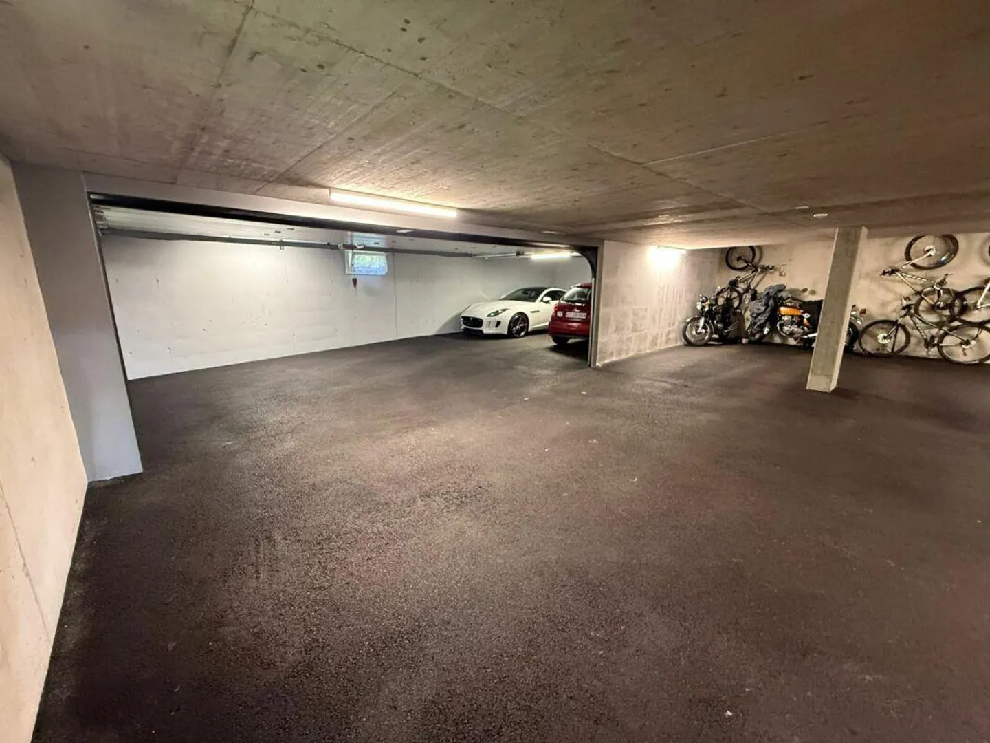 Spacious apartment with private garage - Photo 14 of 14