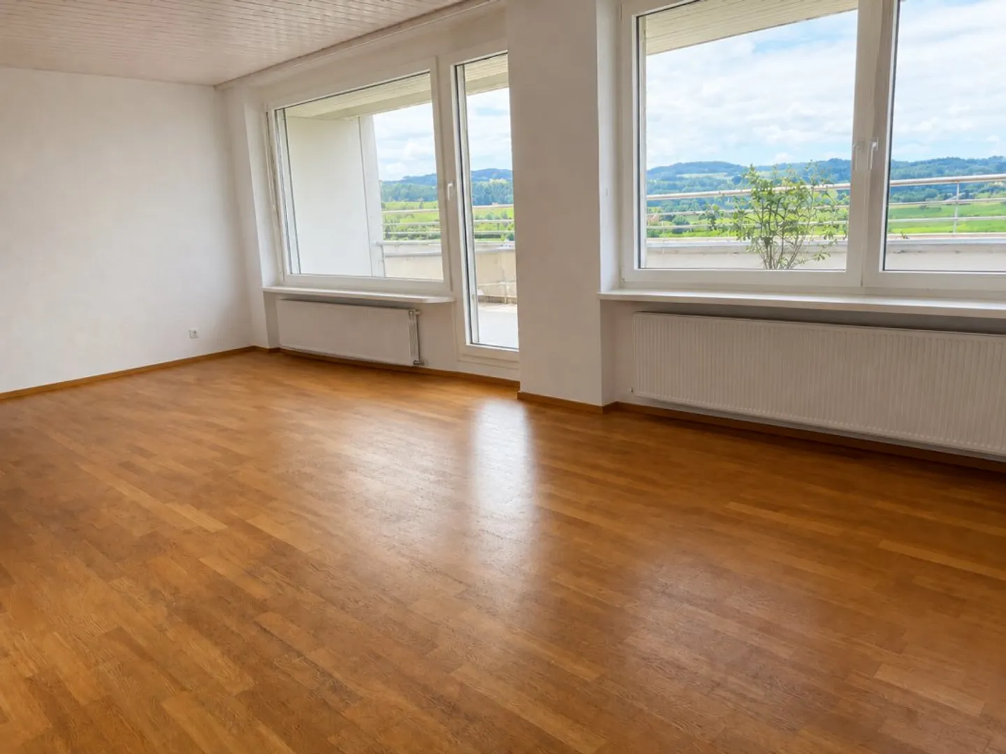 Charmant Appartement Attique avec Vue - Photo 4 sur 12