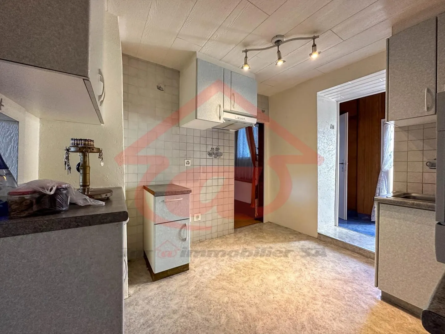 Residential Building - Photo 17 of 18