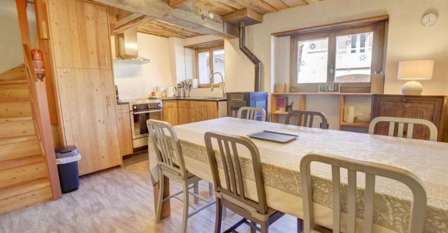 Dans le vieux village de Nendaz, maison jumelée de grand caractère! - Photo 2 sur 13