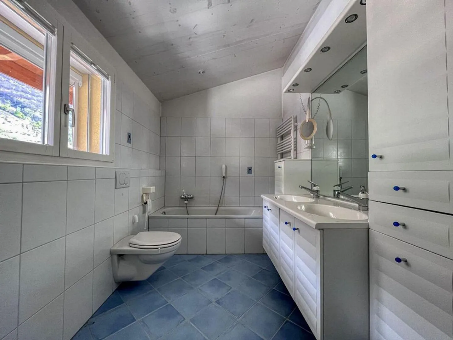 Stabile con 3 appartamenti + un locale disponibile | Gebäude mit 3 ... - Foto 5 di 9