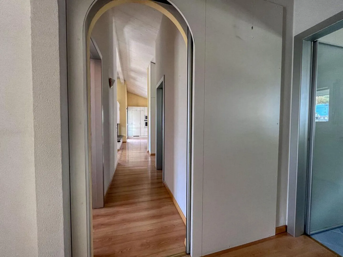 Stabile con 3 appartamenti + un locale disponibile | Gebäude mit 3 ... - Foto 6 di 9