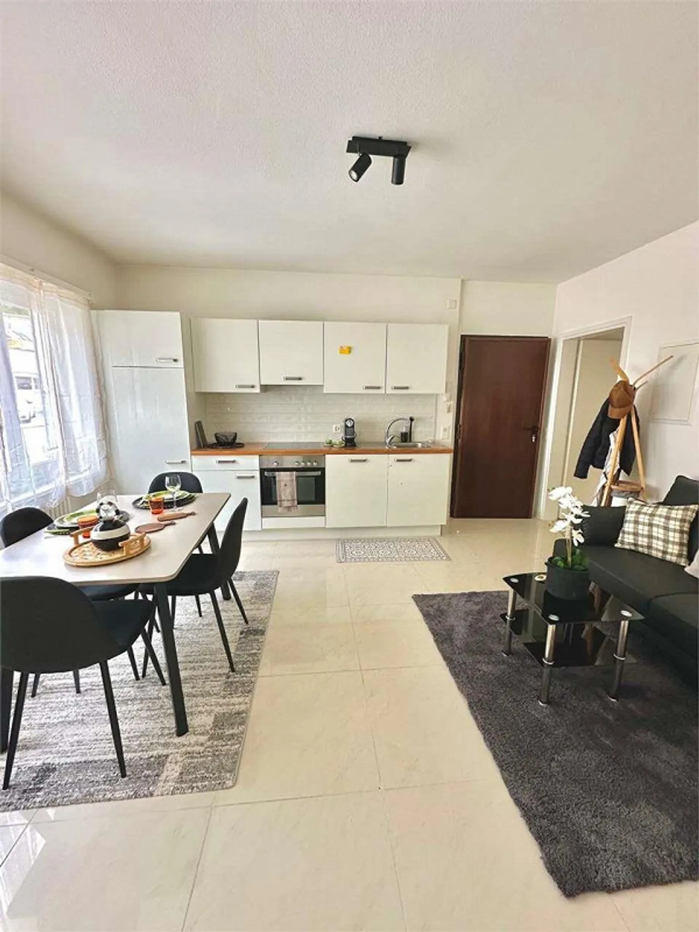 Appartement romantique et moderne de 2,5 pièces à Arzo - Photo 2 sur 13