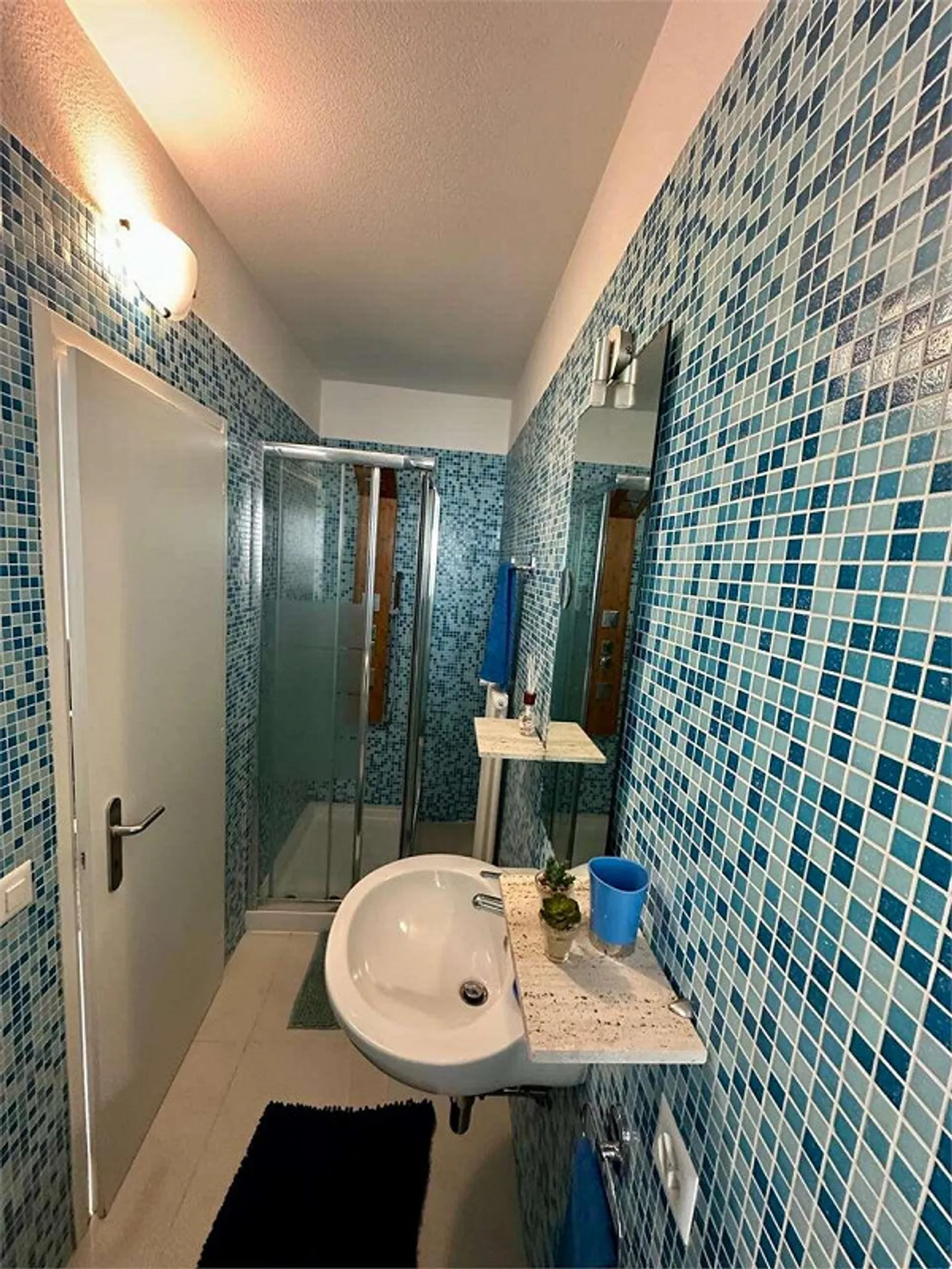 Appartement romantique et moderne de 2,5 pièces à Arzo - Photo 9 sur 13