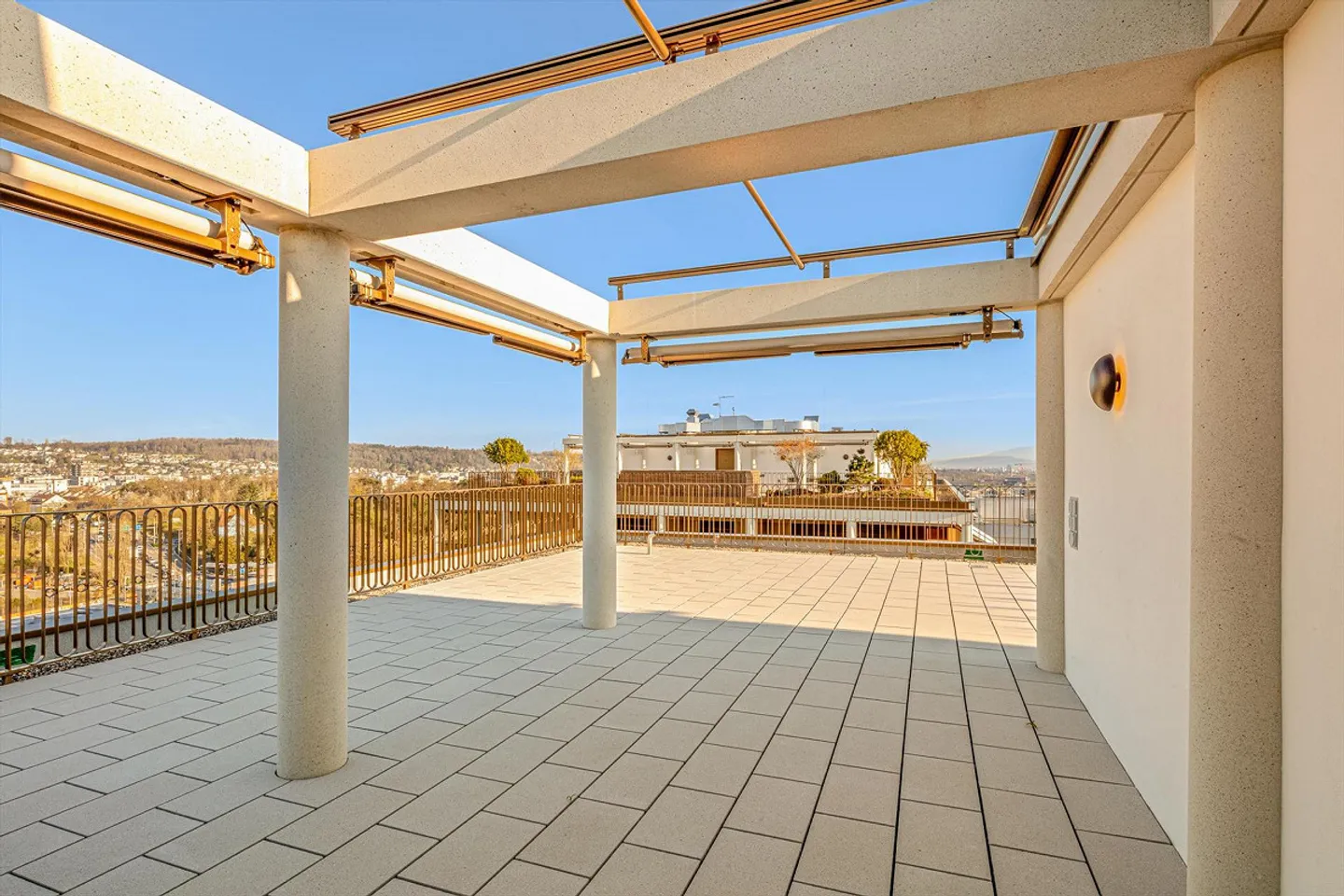 Exclusive penthouse apartment with spacious roof terrace - Photo 5 of 5